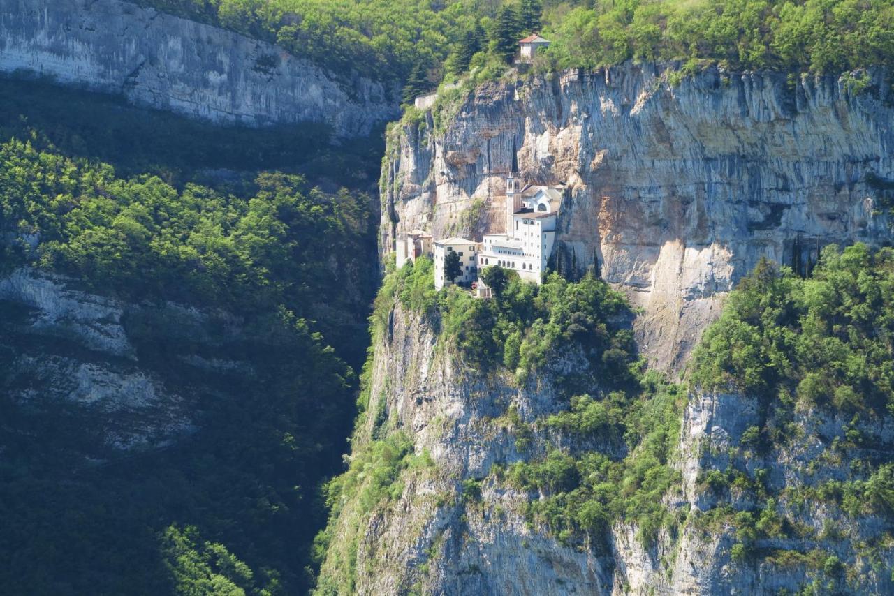 Hotel Stella Alpina Spiazzi Di Caprino المظهر الخارجي الصورة