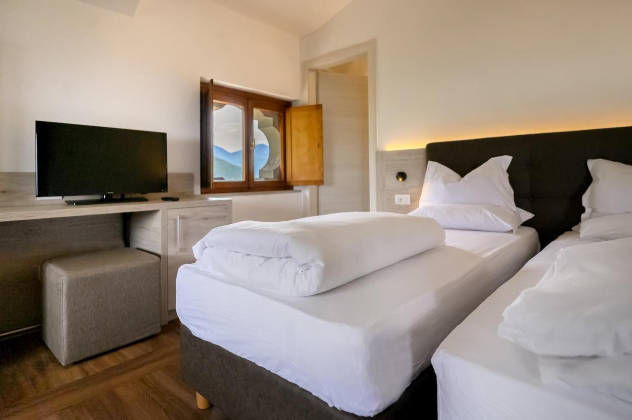Hotel Stella Alpina Spiazzi Di Caprino المظهر الخارجي الصورة