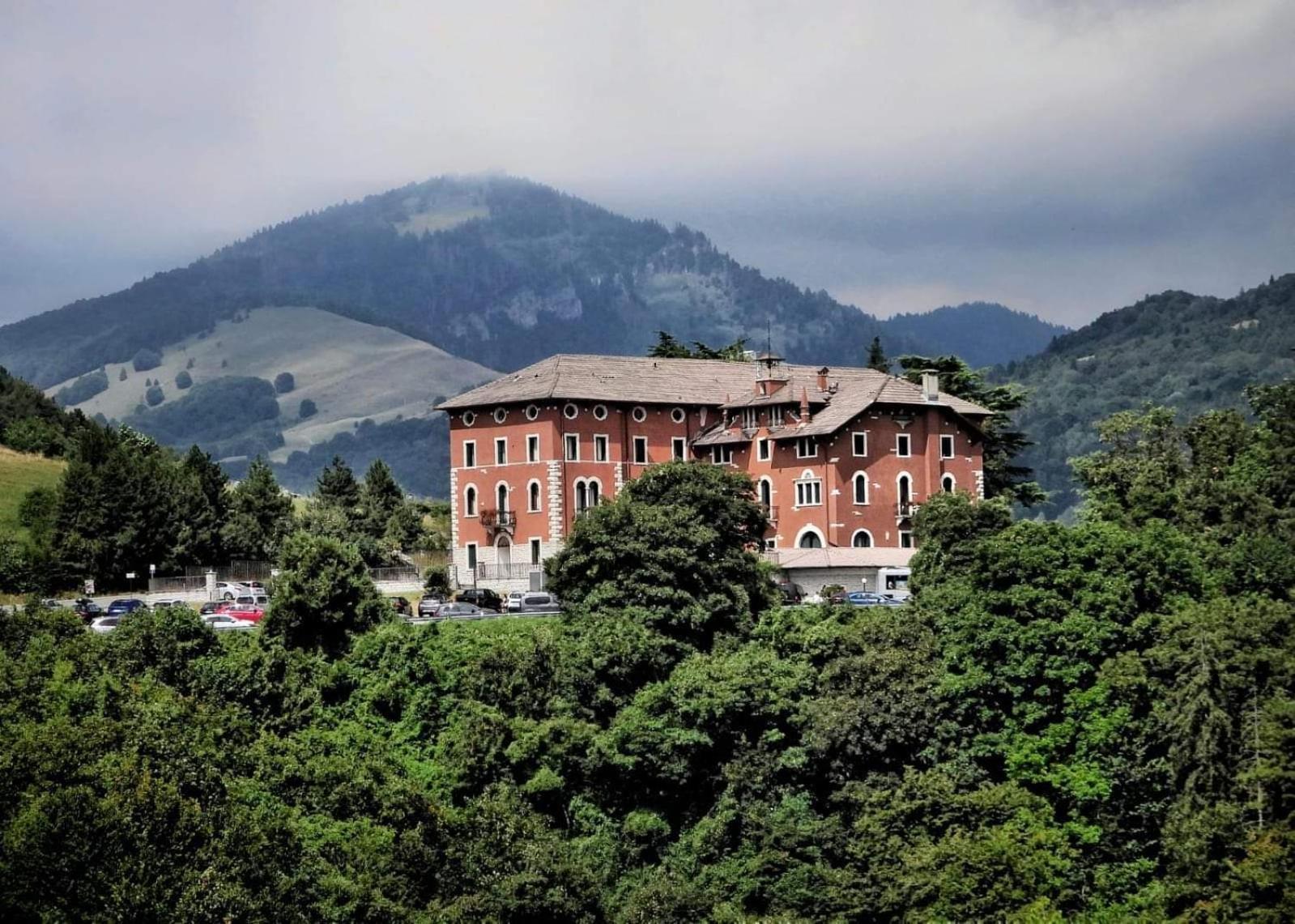 Hotel Stella Alpina Spiazzi Di Caprino المظهر الخارجي الصورة