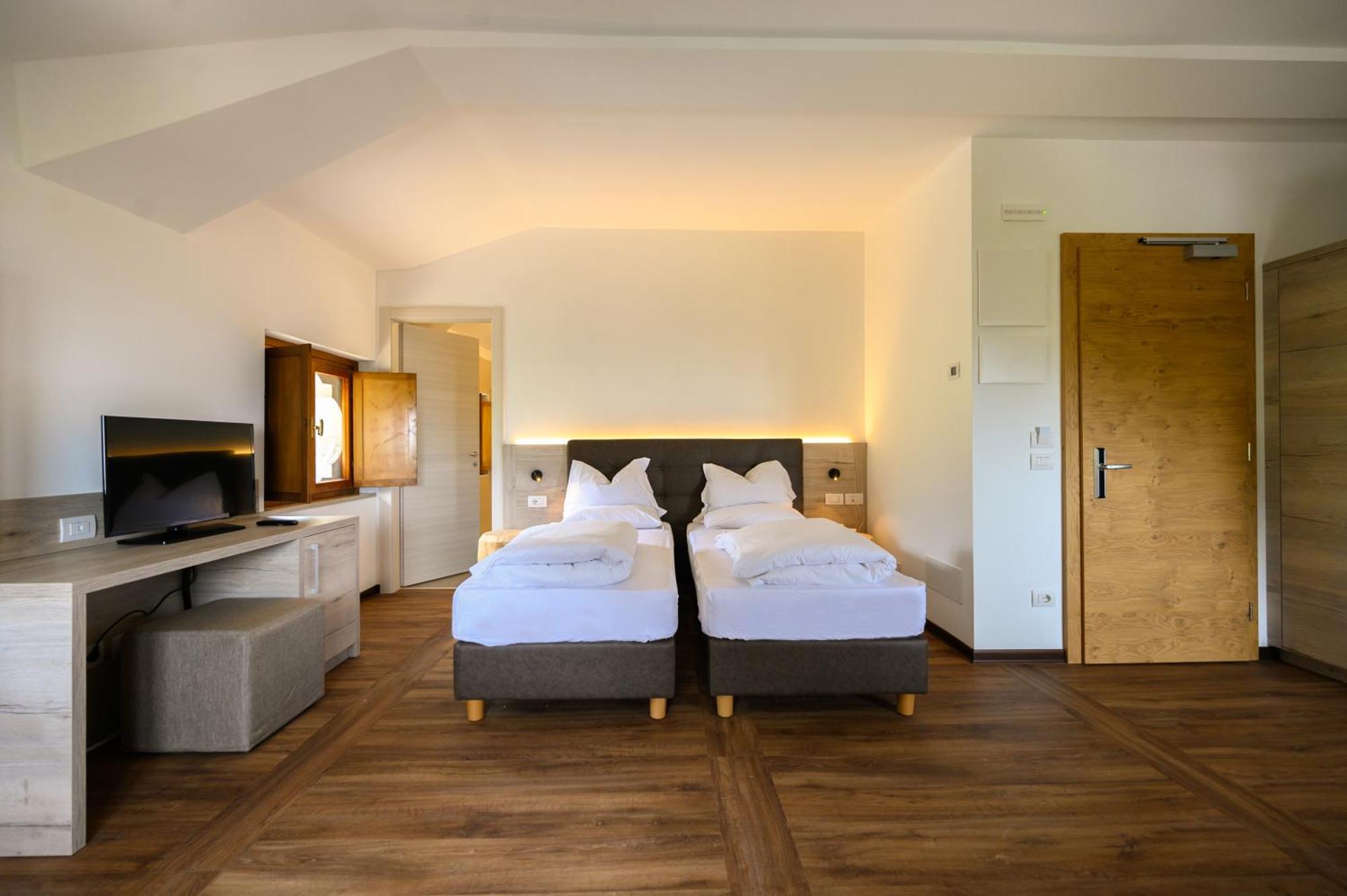 Hotel Stella Alpina Spiazzi Di Caprino المظهر الخارجي الصورة